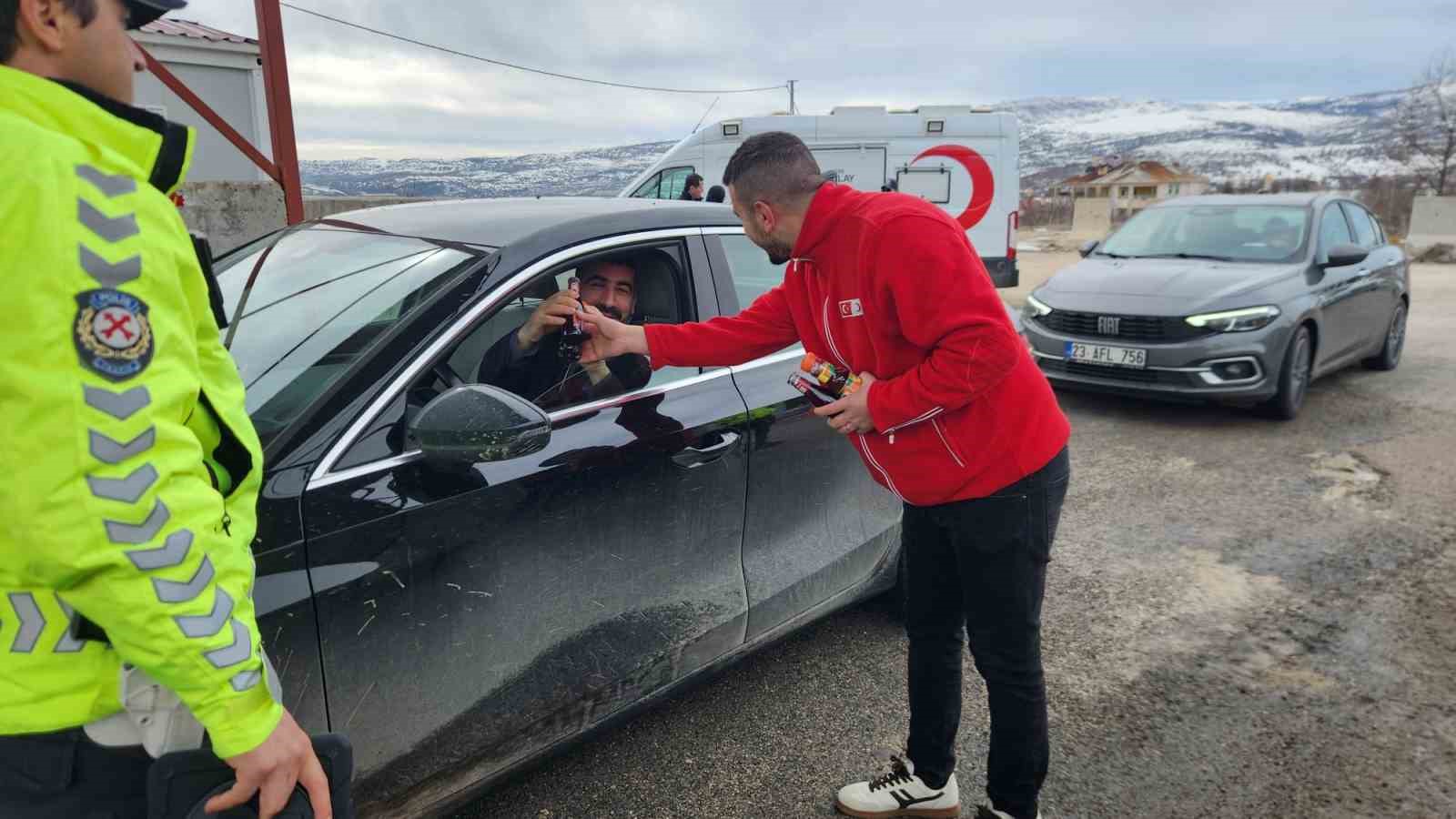 Kızılay’dan trafik noktalarında anlamlı destek