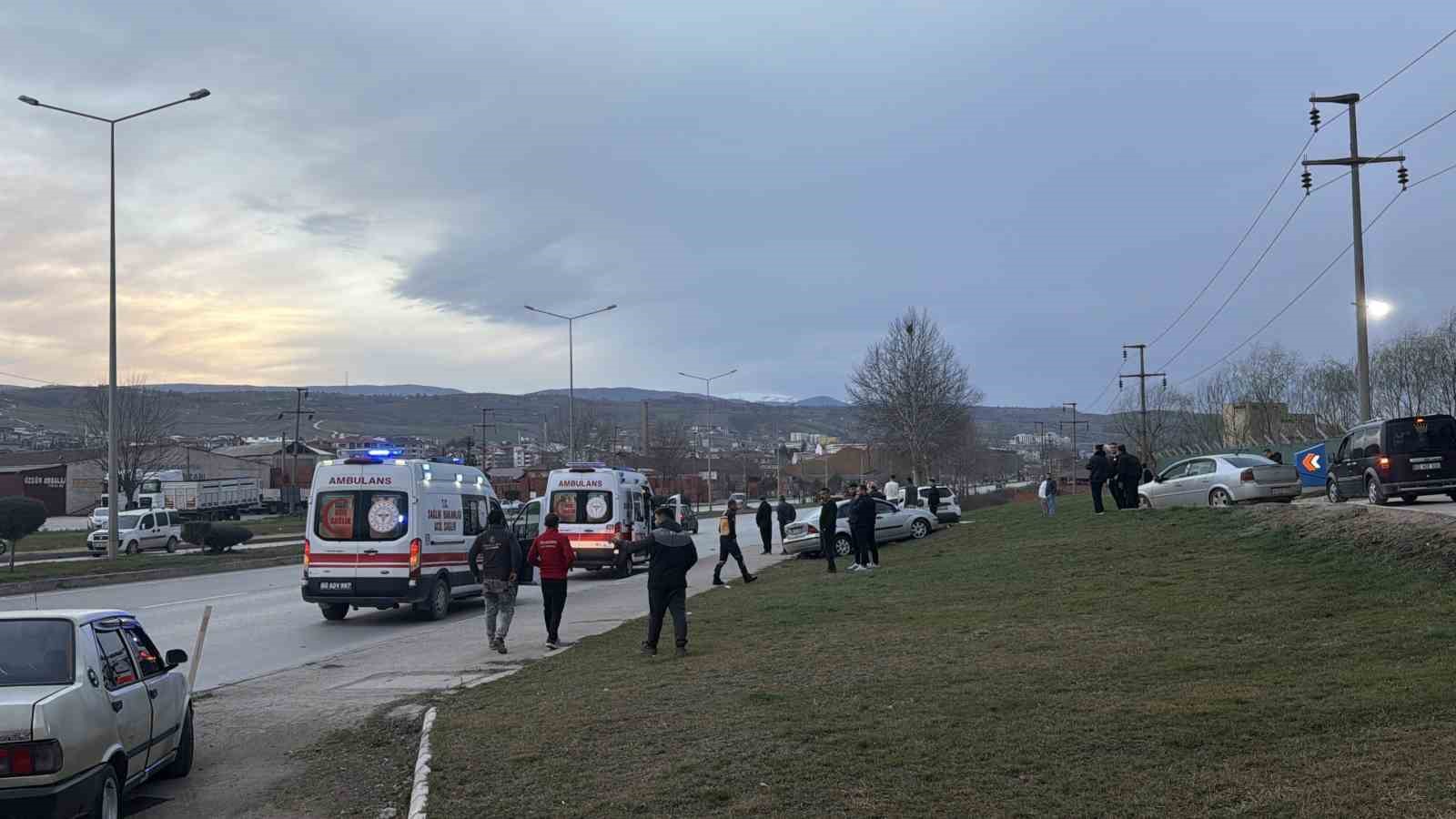 Tokat&rsquo;ta 2 kişinin yaralandığı kaza kamerada
