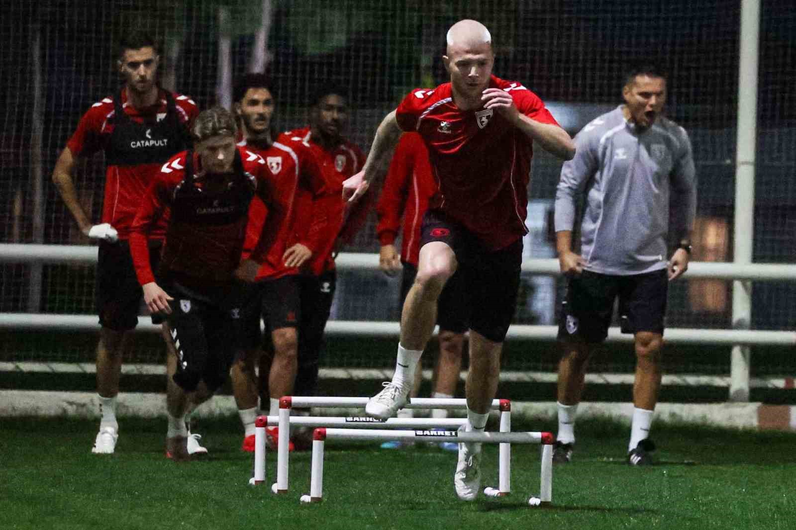 Thorsten Fink, Samsunspor&rsquo;un başında ilk antrenmanına &ccedil;ıktı
