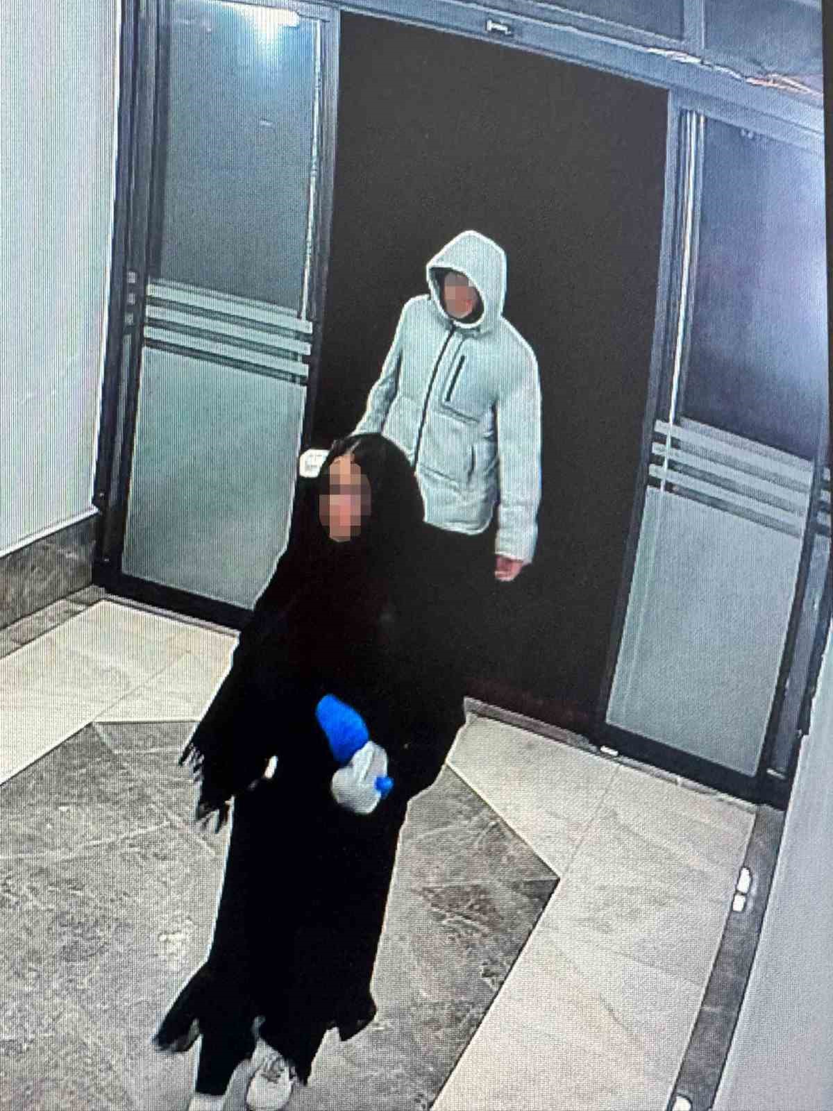 Apartmanda b&uuml;y&uuml; paniği: Karanlıkta gelip idrar ve toz d&ouml;kt&uuml;ler
