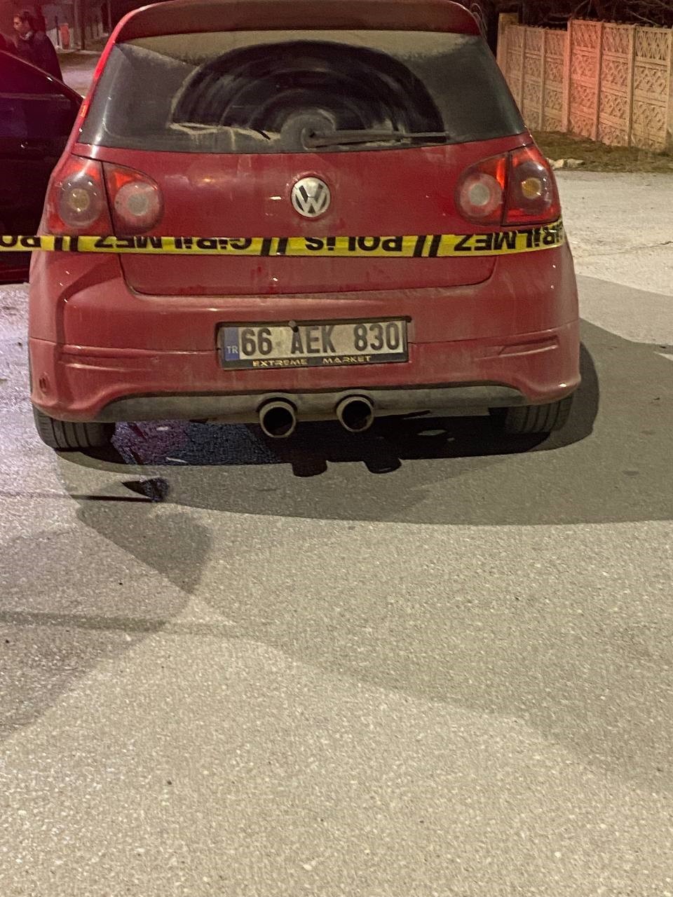 Motosiklet otomobille kafa kafaya &ccedil;arpıştı: 1 &ouml;l&uuml;, 2 yaralı
