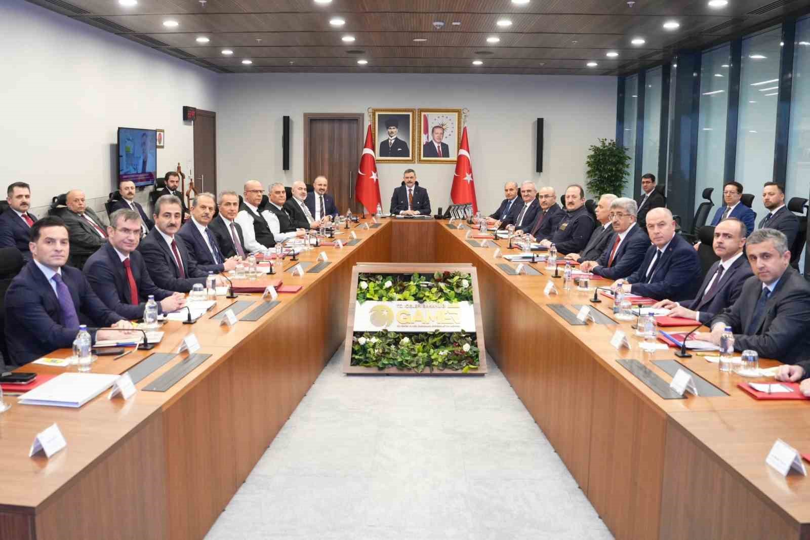 Bakan &Ccedil;ift&ccedil;i birim amirleri ile bir araya geldi
