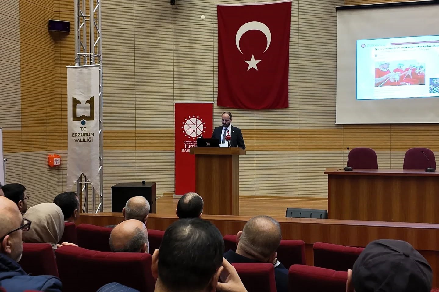 Dezenformasyonla nasıl mücadele edileceği anlatıldı