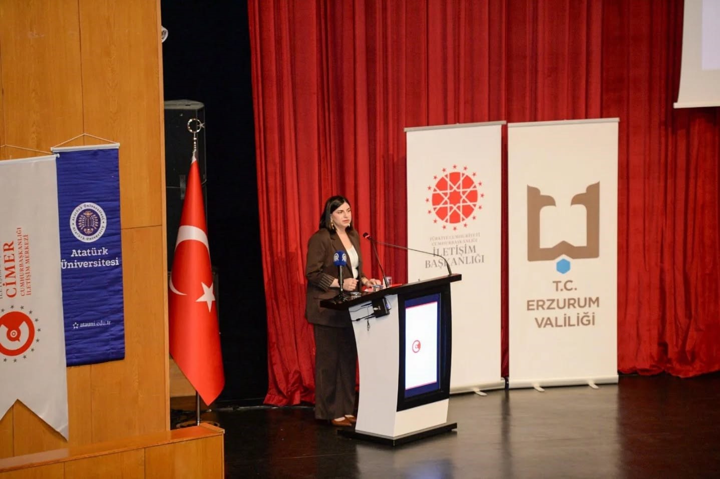 Dezenformasyonla nasıl mücadele edileceği anlatıldı