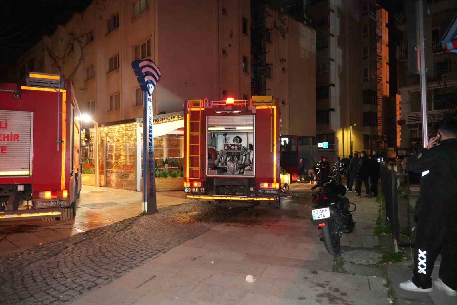 Elektrik panosundan çıkan yangın paniğe neden oldu