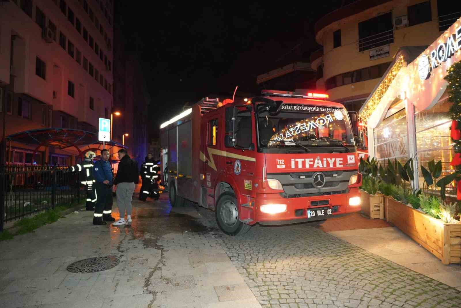 Elektrik panosundan &ccedil;ıkan yangın paniğe neden oldu
