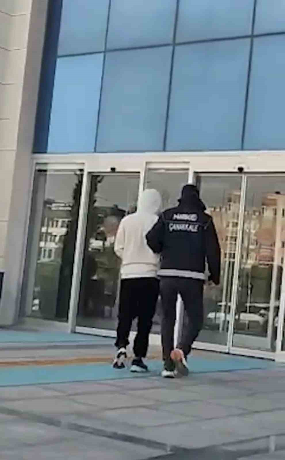 &Ccedil;anakkale&rsquo;de uyuşturucu imal ve ticareti su&ccedil;undan 3 tutuklama
