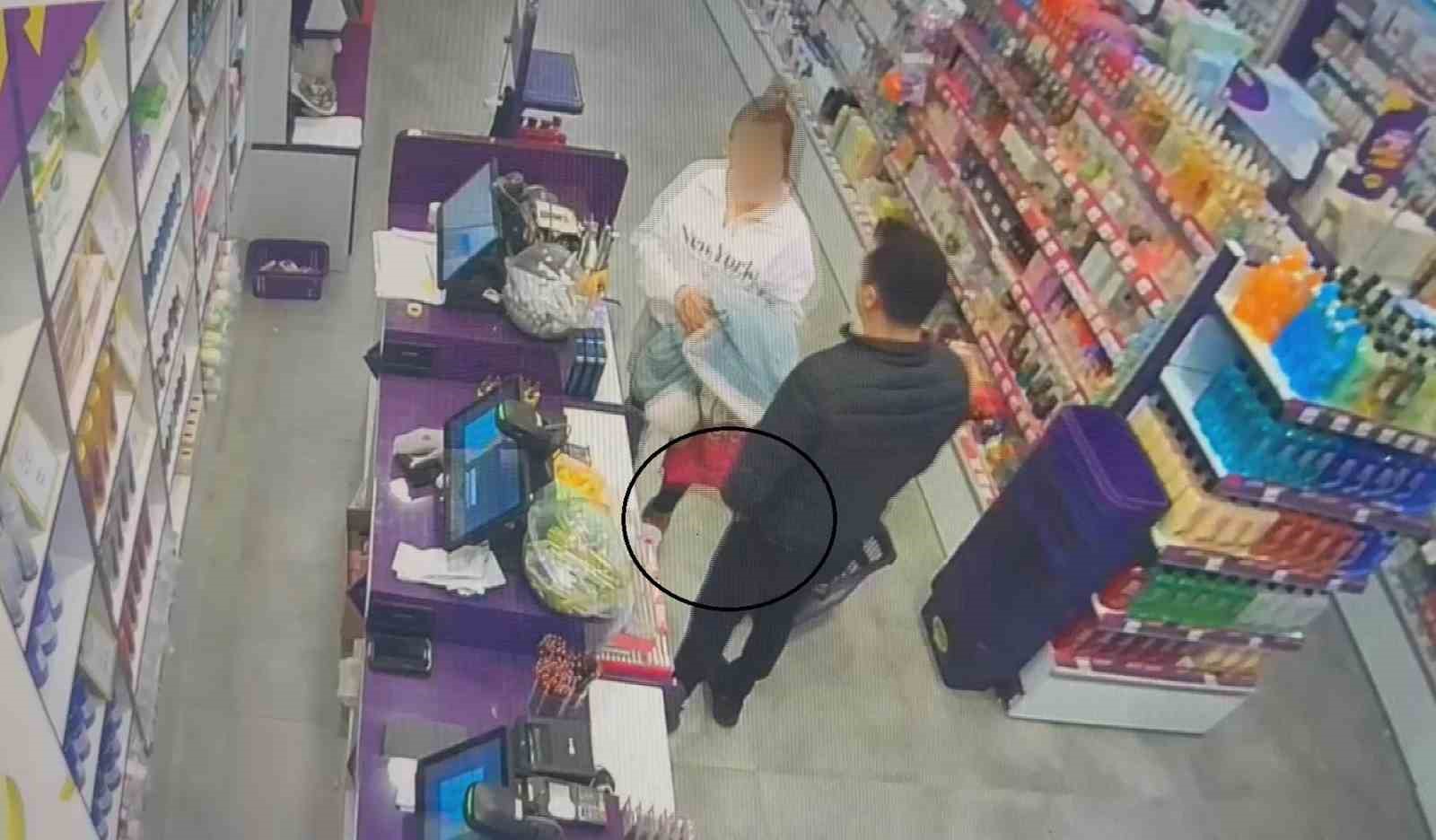 Kozmetik market zincirine dadanan anne, baba ve kız 3 aylık s&uuml;re&ccedil;te 1 milyon 200 bin TL&rsquo;lik &uuml;r&uuml;n &ccedil;aldı
