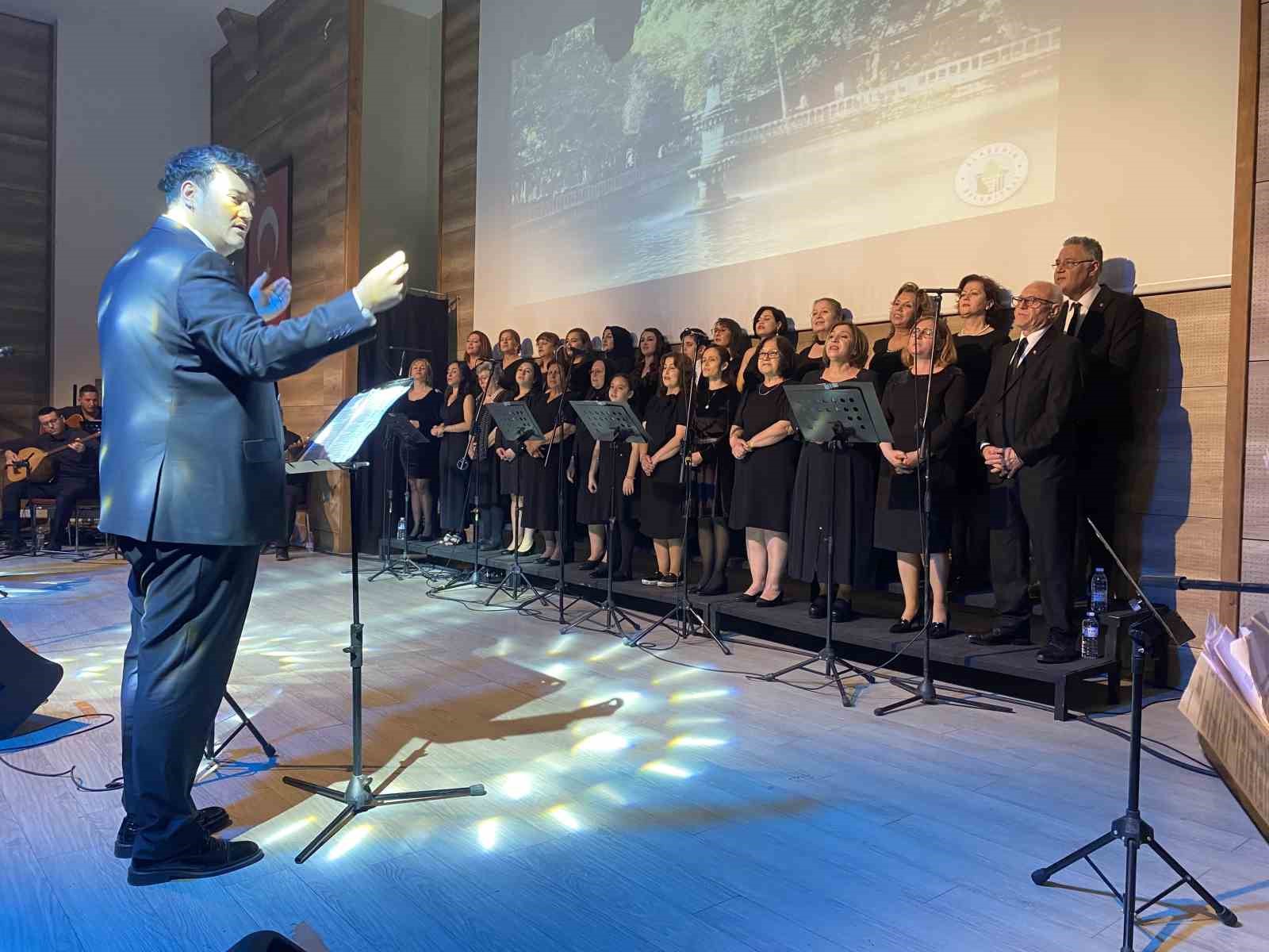 Anadolu’nun ezgileri Alaşehir’de yankılandı