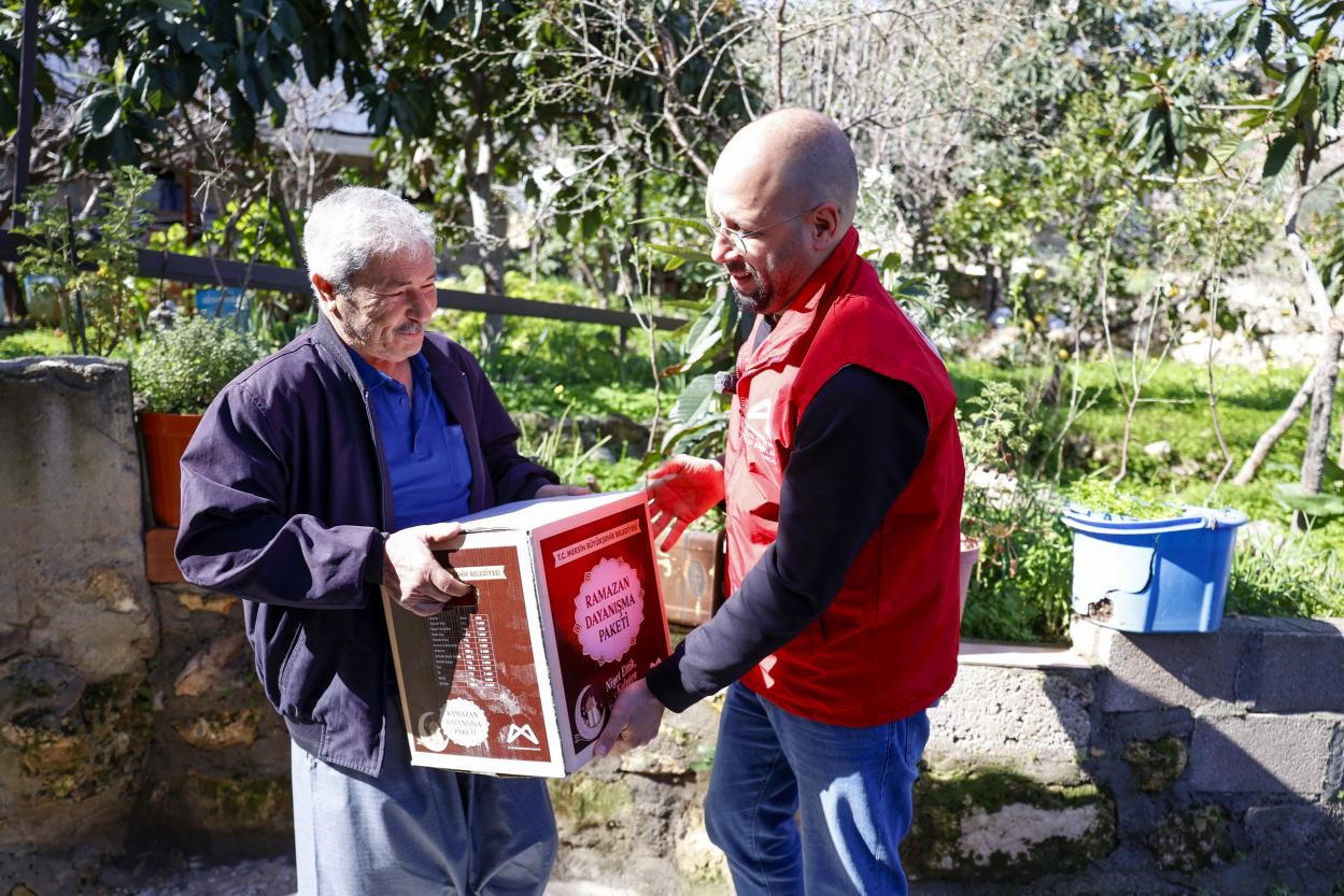 Mersin&rsquo;de 13 il&ccedil;ede 120 bin Ramazan kolisi dağıtılıyor
