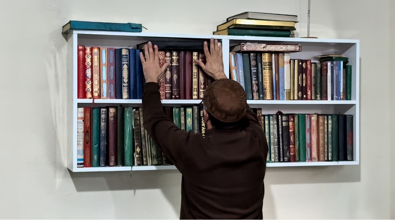 Y&uuml;ksekova&rsquo;da camiler Ramazan ayına hazır: İbadethaneler g&uuml;l kokularıyla arındırıldı
