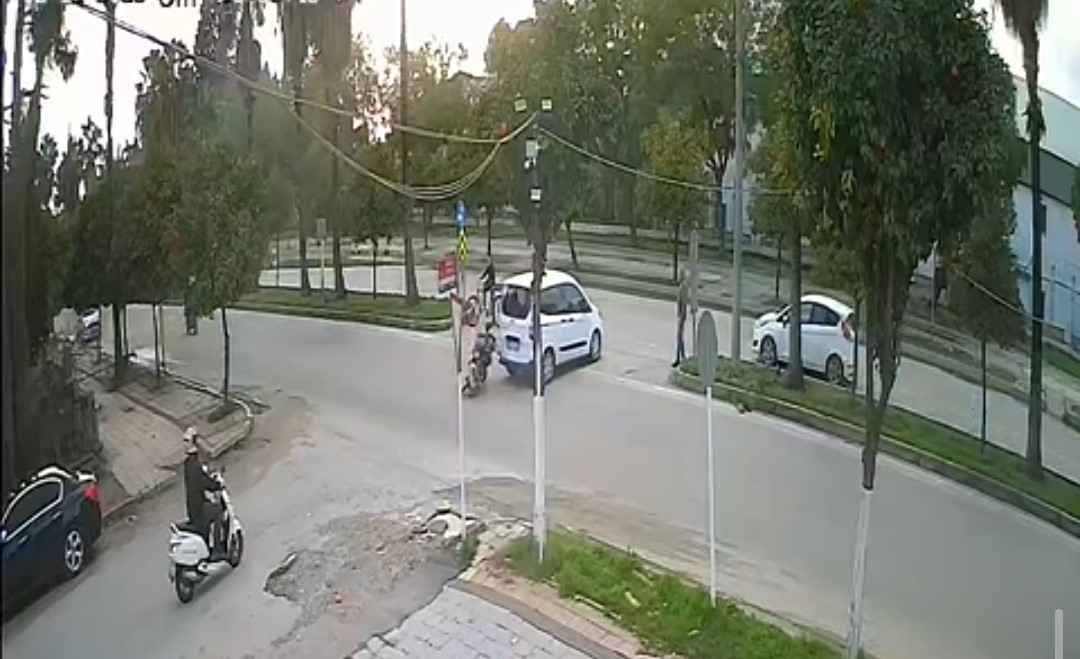 Bulvarda sürekli kaza olmasına esnaf isyan etti