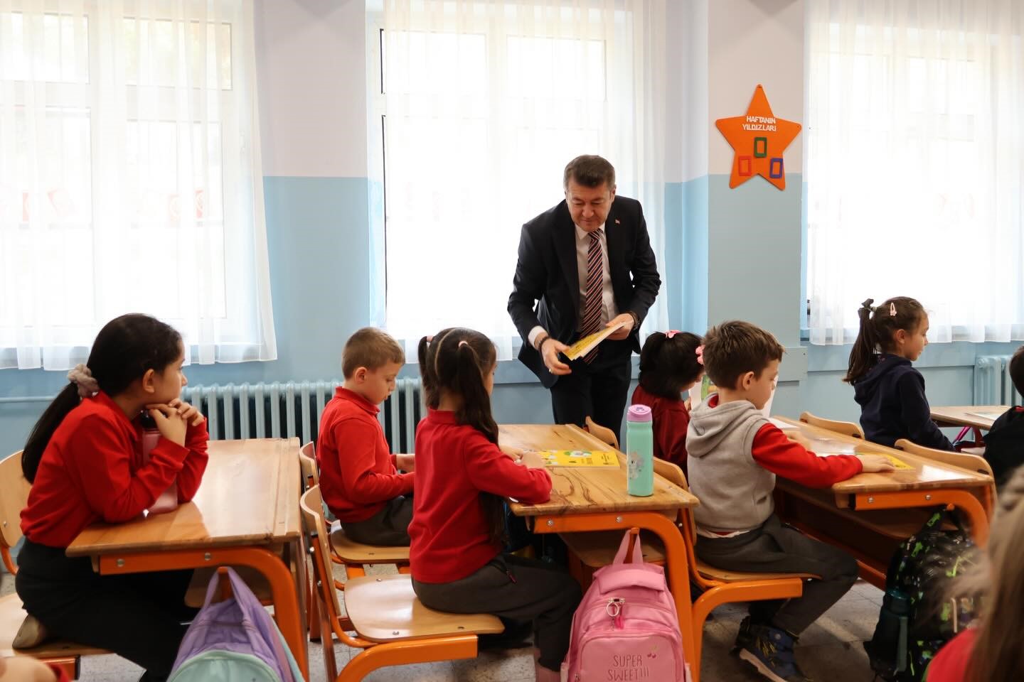 Bilecik’te ‘Bilecik’i Herkes Bilecek’ boyama kitabı öğrencilere dağıtıldı