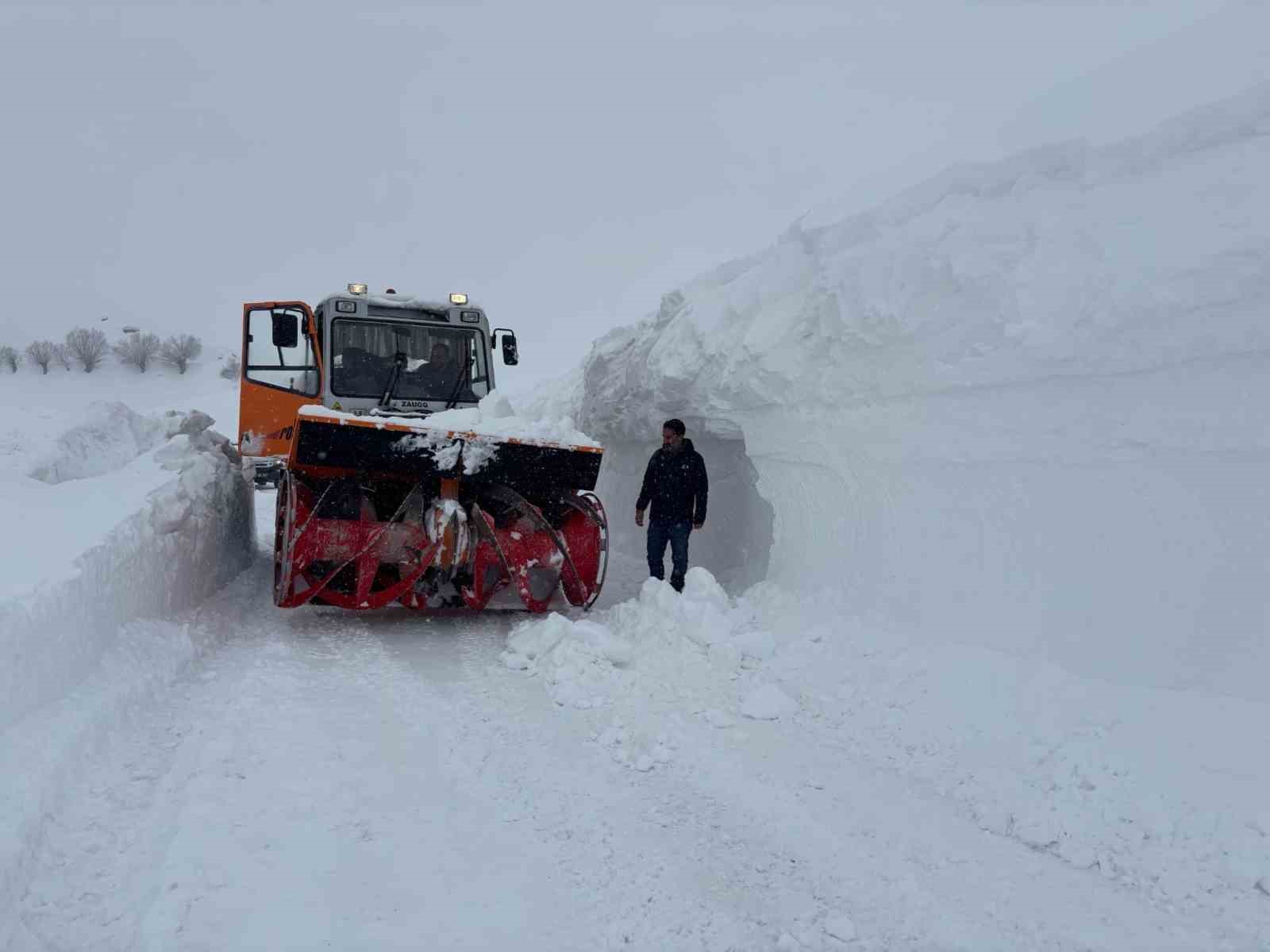 Tunceli’de yüzlerce köy yolu ulaşıma açıldı