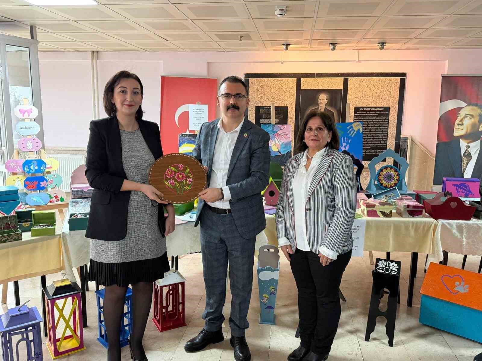 Sultanhisar’da el emeği göz nuru eserler sergilendi