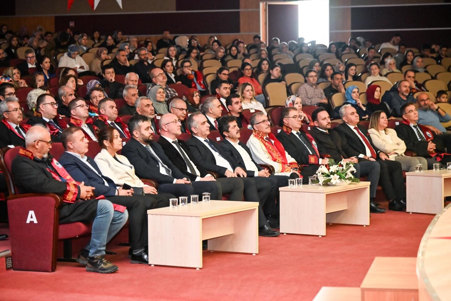 KM&Uuml;&rsquo;de akademik performans ve c&uuml;bbe giyme t&ouml;reni d&uuml;zenlendi
