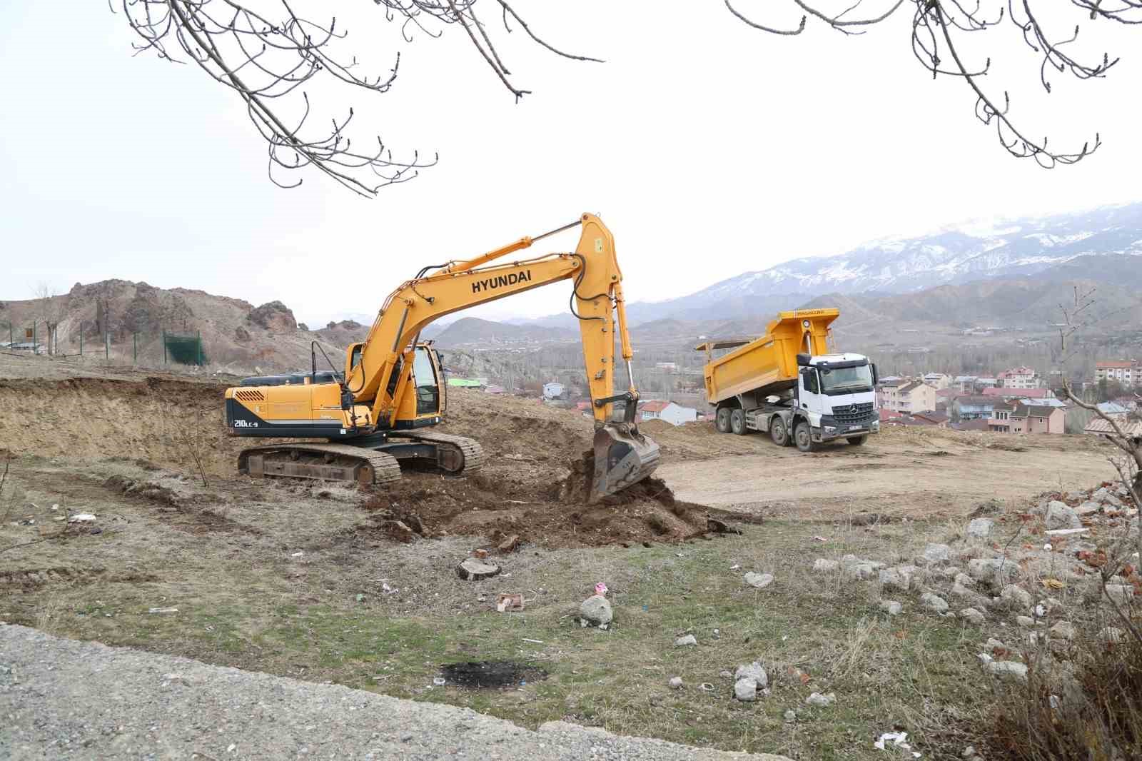 Oltu’da yeni öğretmenevinin temelleri açılıyor