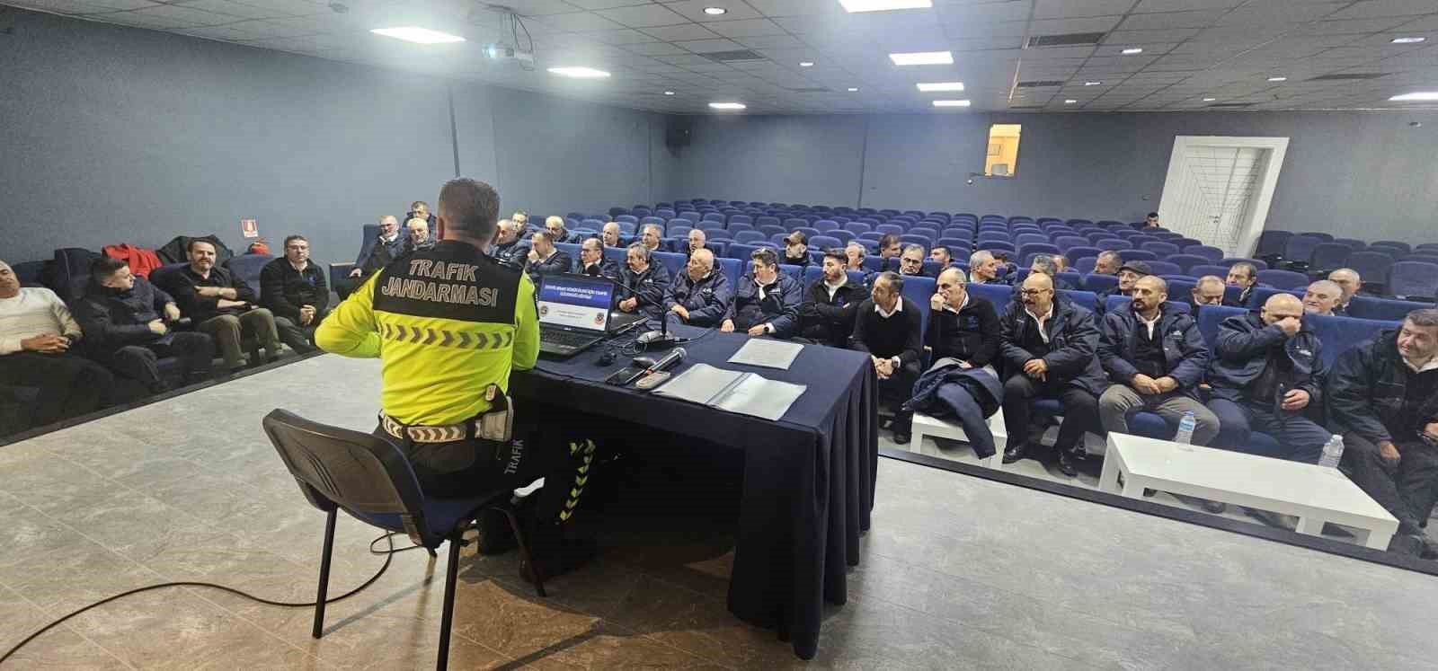 Bilecik&rsquo;te tur servis s&uuml;r&uuml;c&uuml;lerine trafik semineri
