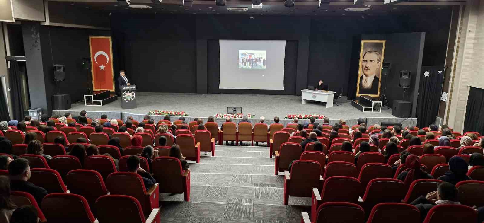 İLKEM&rsquo;de YKS adaylarına &lsquo;Sivri Hoca&rsquo; dopingi
