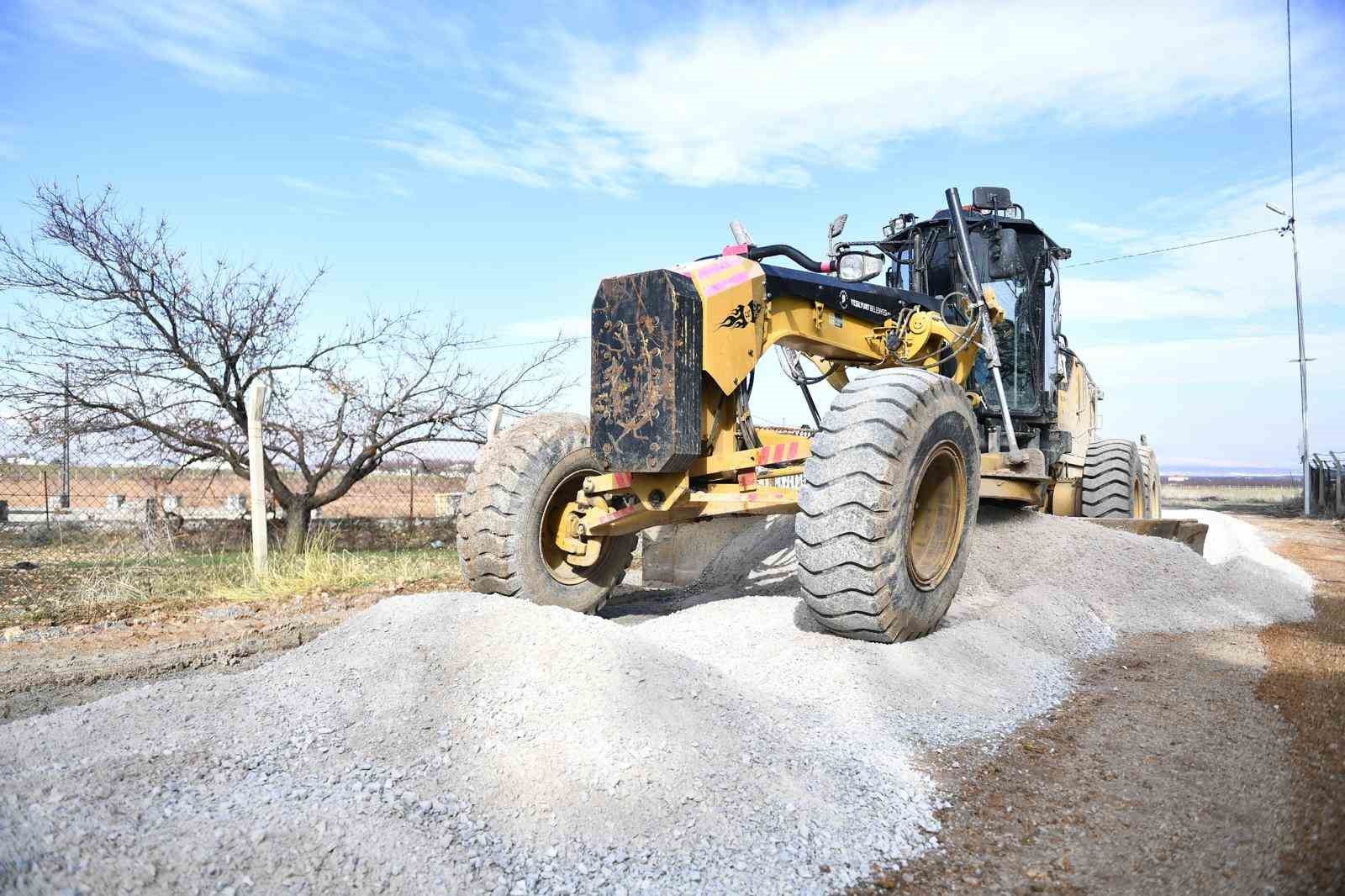 Yeşilyurt Belediyesi, G&ouml;rg&uuml; Mahallesi&rsquo;nde yol &ccedil;alışmalarını hızlandırdı
