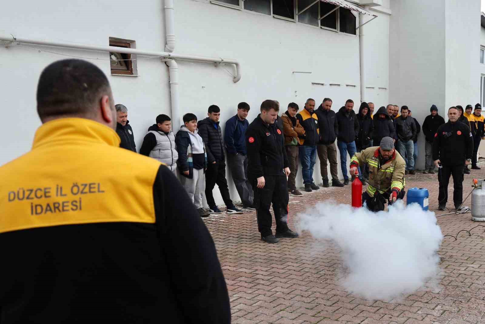 Çalışanlara iş sağlığı ve güvenliği ile yangın eğitimi