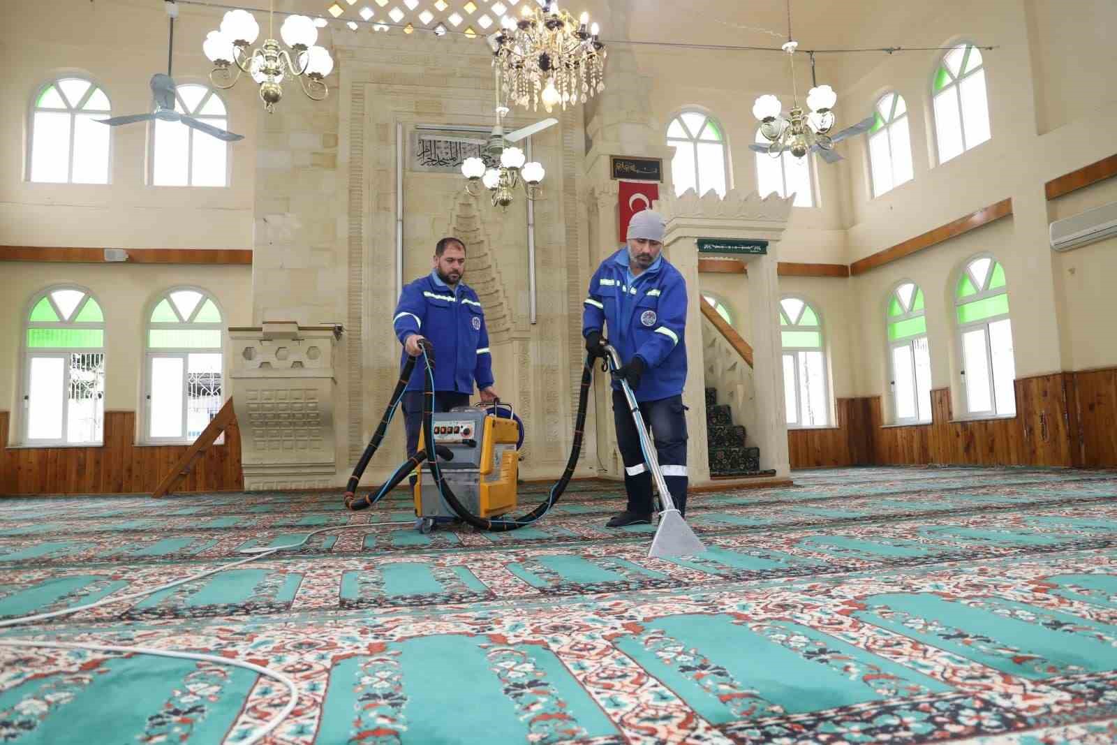 Akdeniz&rsquo;de camilerde Ramazan hazırlığı
