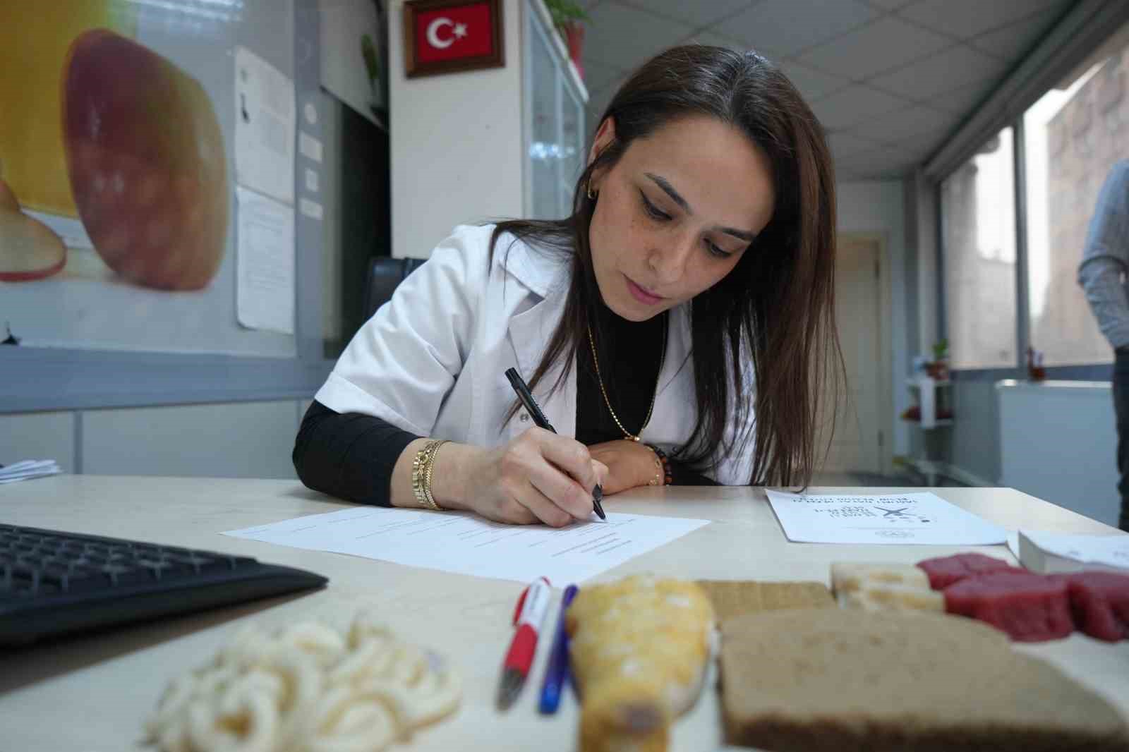 Ramazan&rsquo;da en sık yapılan 3 beslenme hatası: "Yetersiz su, sahur yapmama ve hızlı iftar"
