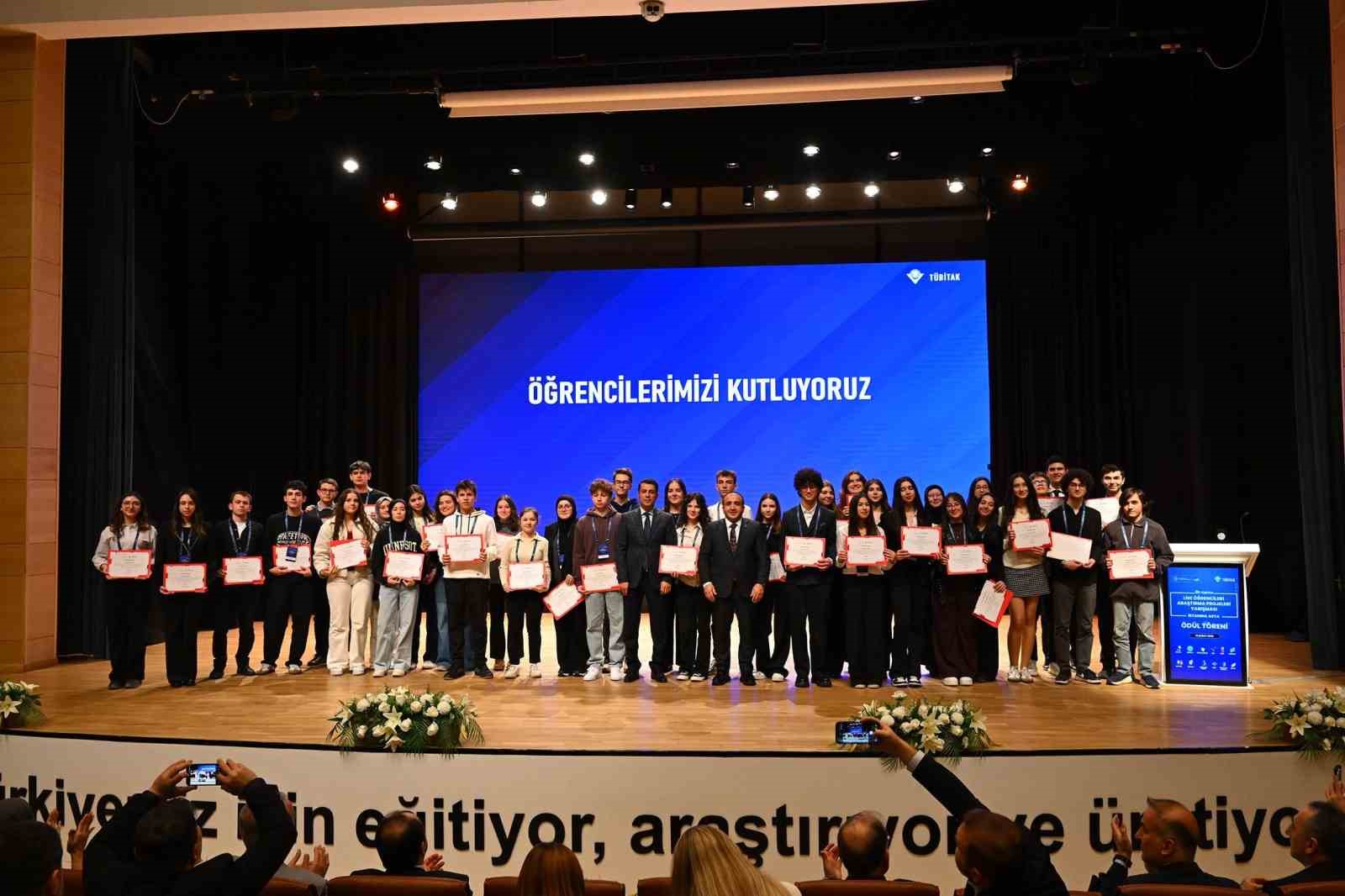 Genç bilim insanları projelerini yarıştırdı