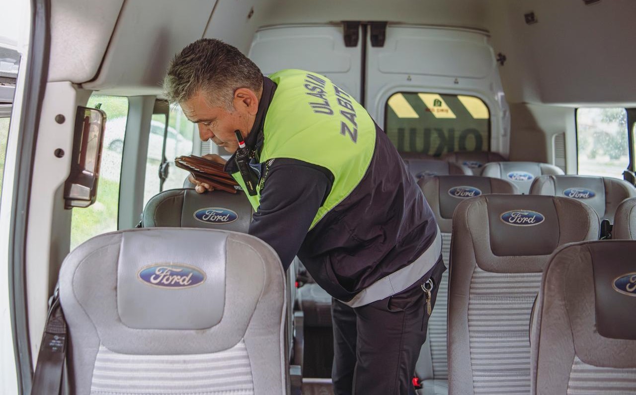 Kuşadası’nda okul servisleri denetlendi