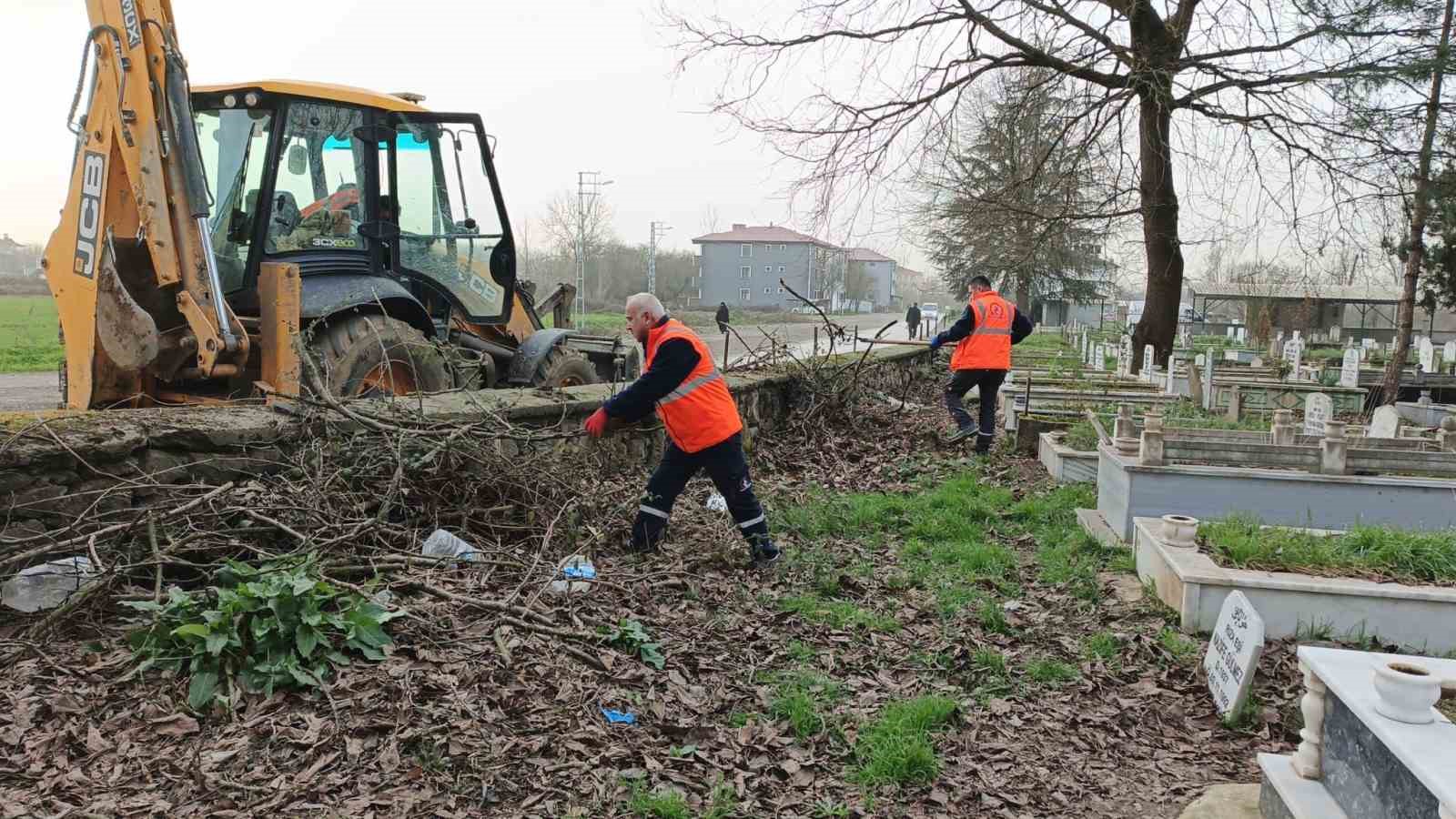 Bayrama kadar tüm mezarlıklar temizlenecek