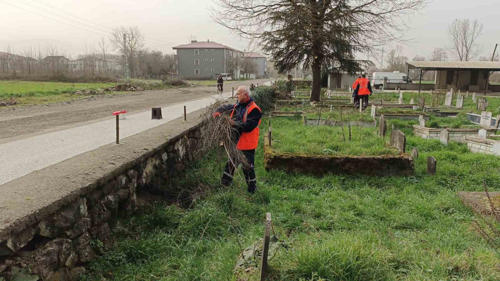Bayrama kadar t&uuml;m mezarlıklar temizlenecek

