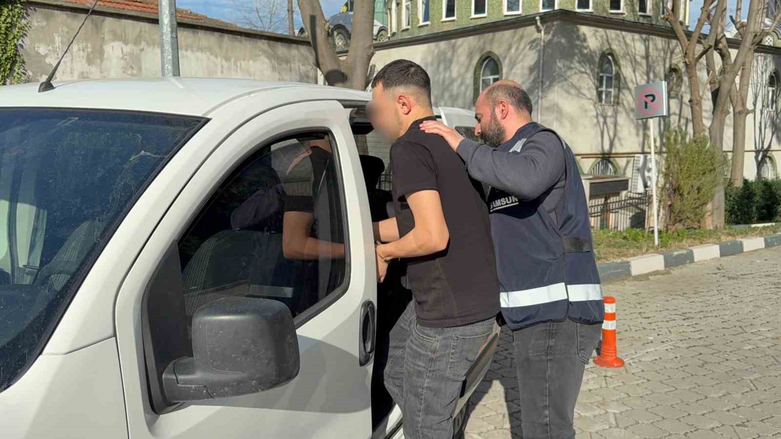 Sosyal medyadan arkadaşlık isteği tartışmasında kan d&ouml;k&uuml;ld&uuml;
