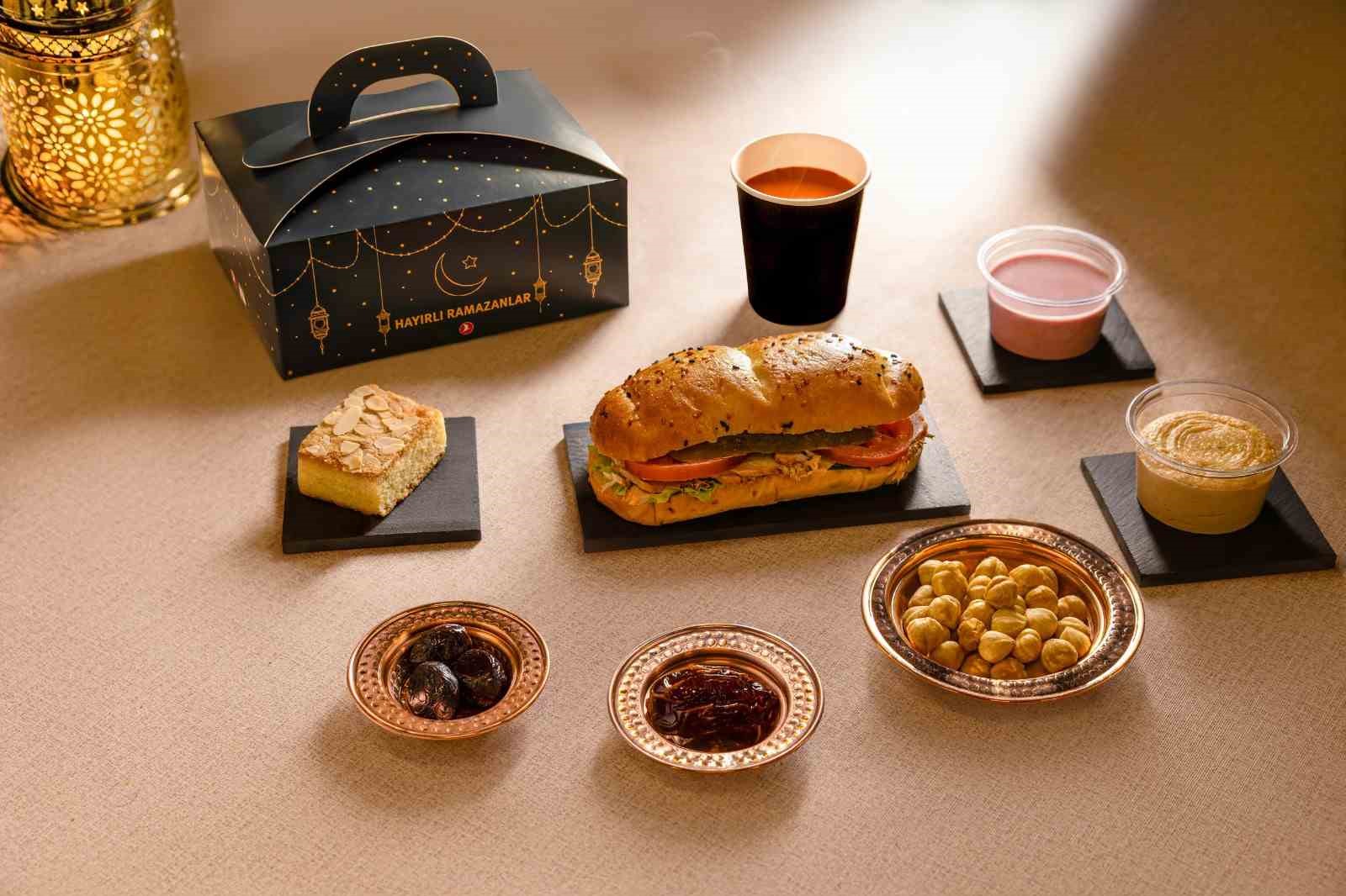 T&uuml;rk Hava Yolları&rsquo;ndan Ramazan ayına &ouml;zel u&ccedil;ak i&ccedil;i ikramlar
