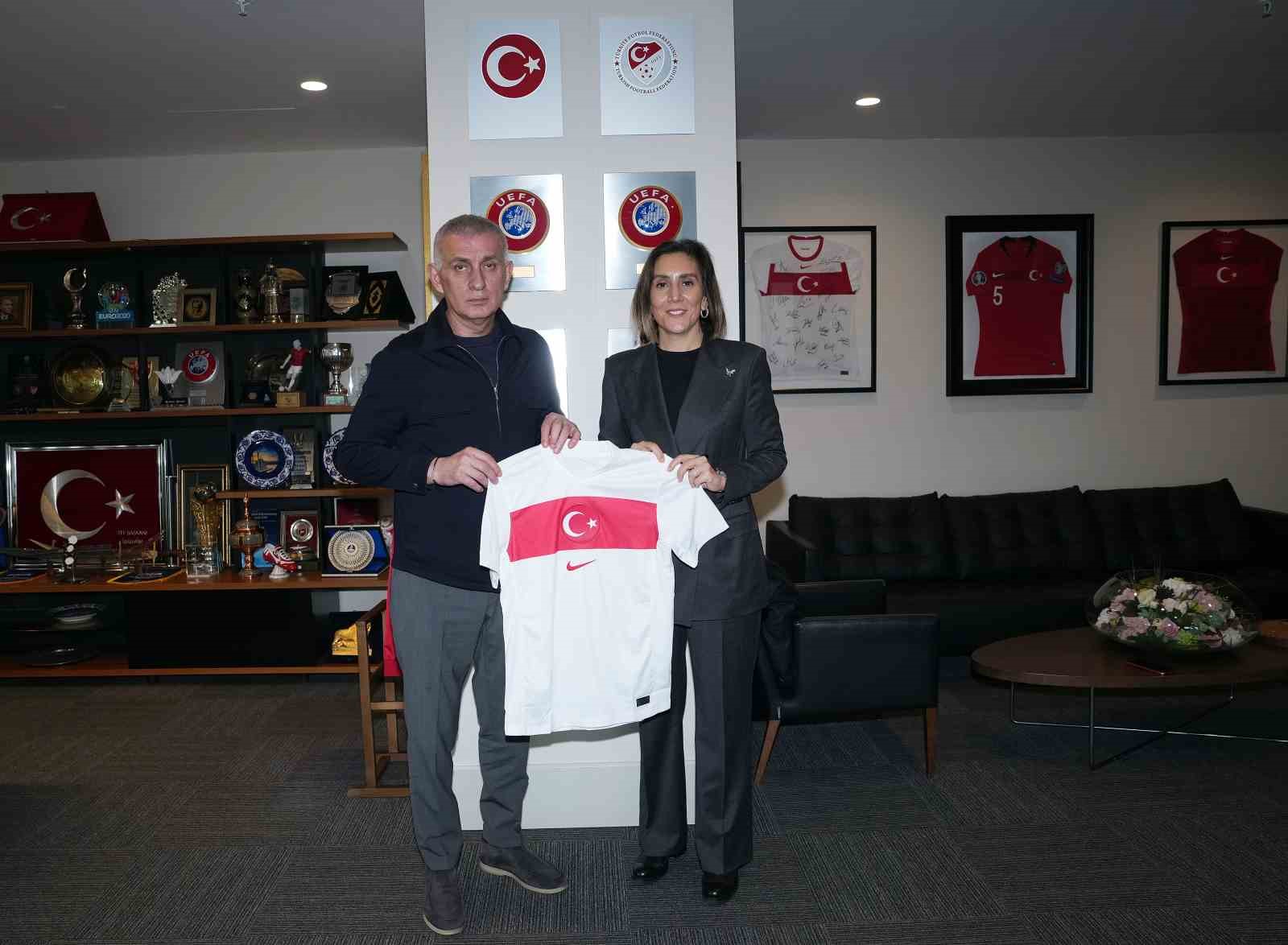 &Ouml;ztopaloğlu ve Atasoy&rsquo;dan TFF Başkanı Hacıosmanoğlu&rsquo;na ziyaret
