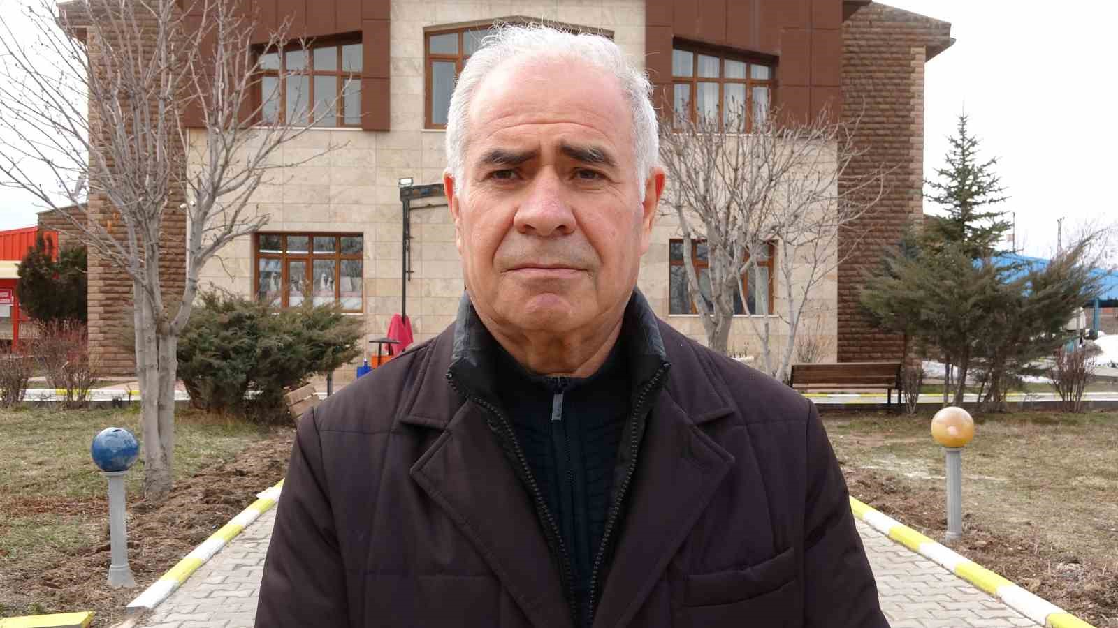 Prof. Dr. Kaya: "Kediler hayatımızın ayrılmaz bir par&ccedil;asıdır"
