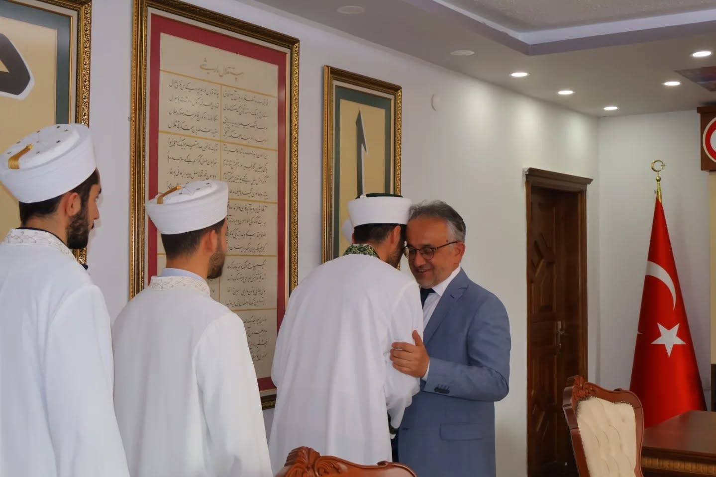 Bayburt&rsquo;ta g&ouml;reve başlayan imam hatiplere c&uuml;bbe t&ouml;reni
