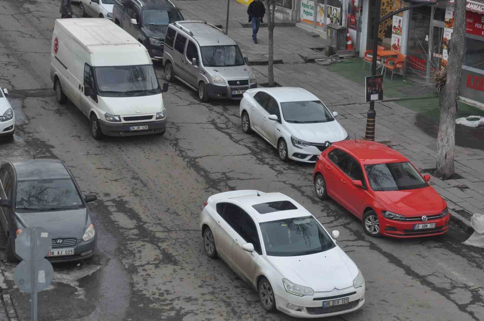Kars&rsquo;ta ara&ccedil; sayısı 54 bin 967&rsquo;ye ulaştı, trafikte yoğunluk arttı
