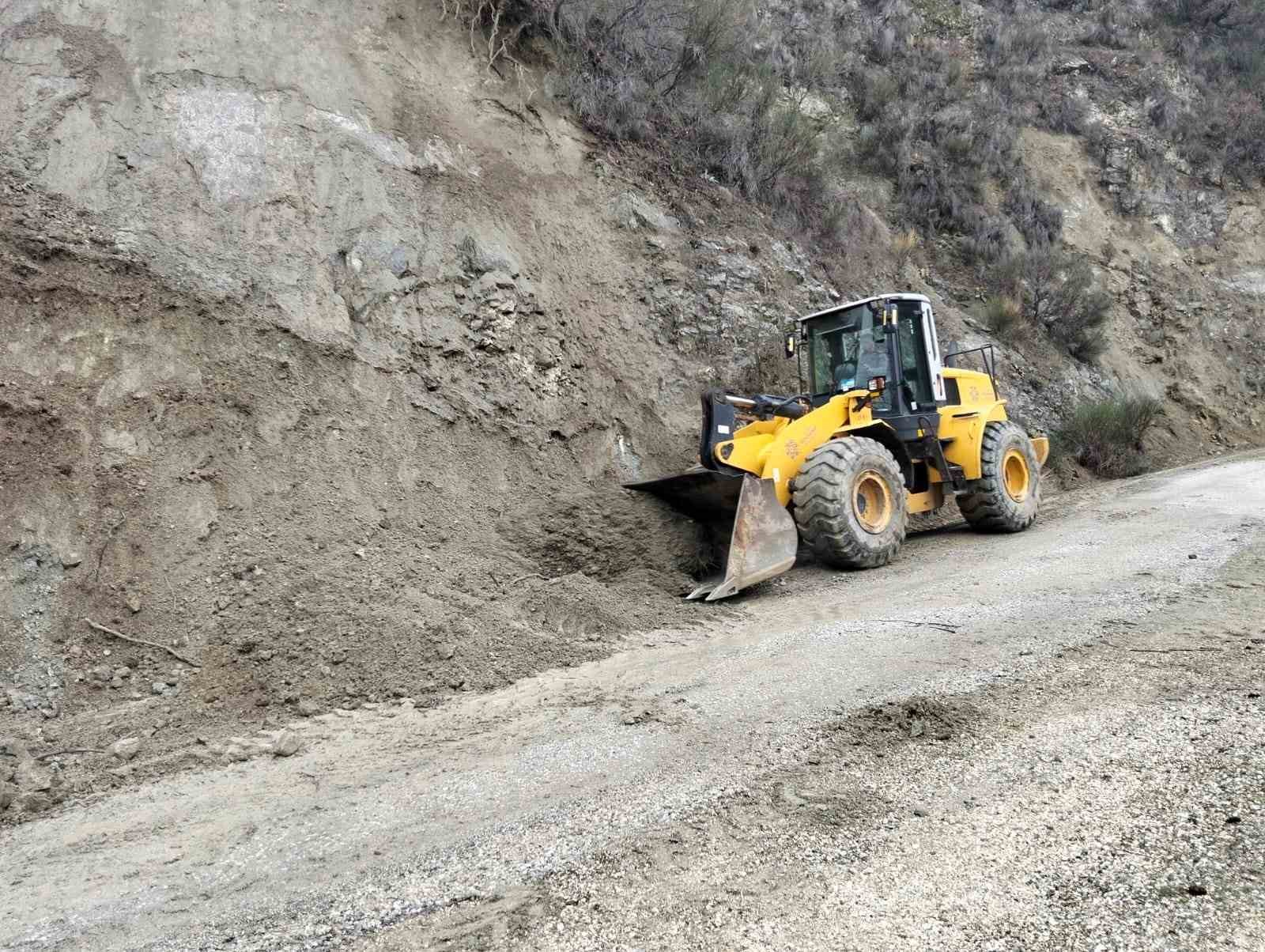 Büyükşehir ekiplerinden ’yağış’ mesaisi