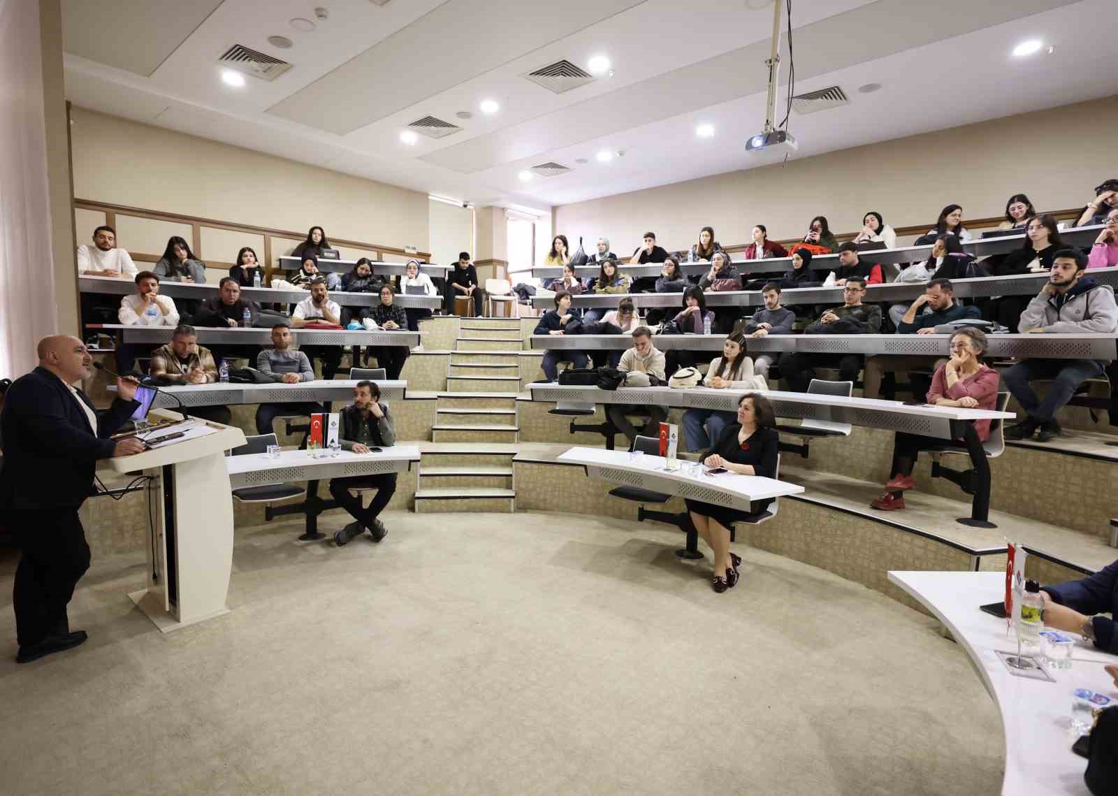 HK&Uuml;&rsquo;de "Mezopotamya&rsquo;dan G&uuml;n&uuml;m&uuml;ze: Gılgamış Destanı" konferansı d&uuml;zenlendi
