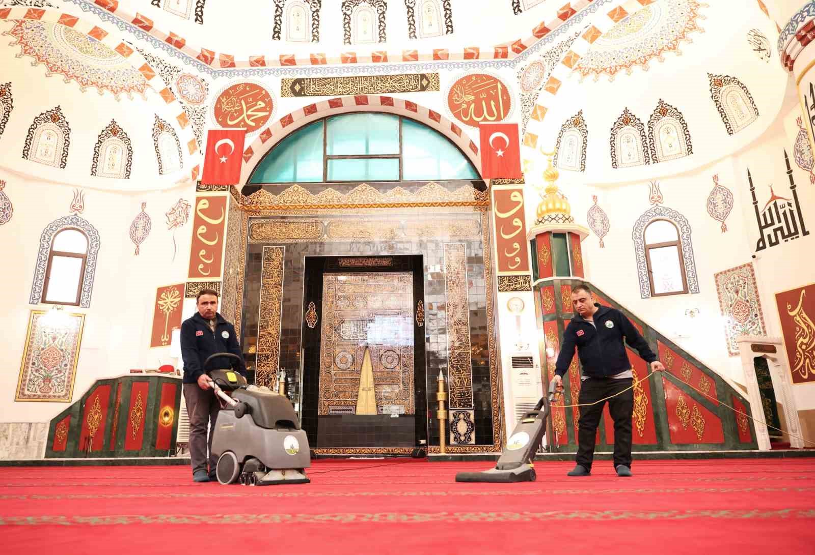 Osmangazi&rsquo;de camiler Ramazan&rsquo;a &ouml;zenle hazırlandı
