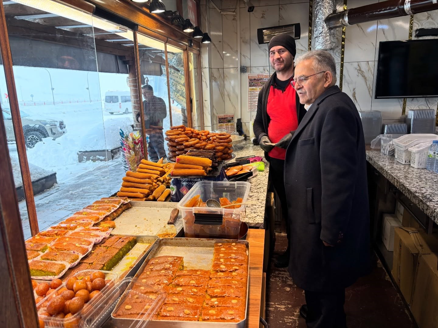 Başkan Büyükkılıç’tan Erciyes Kayak Merkezi’nde esnaf ziyareti