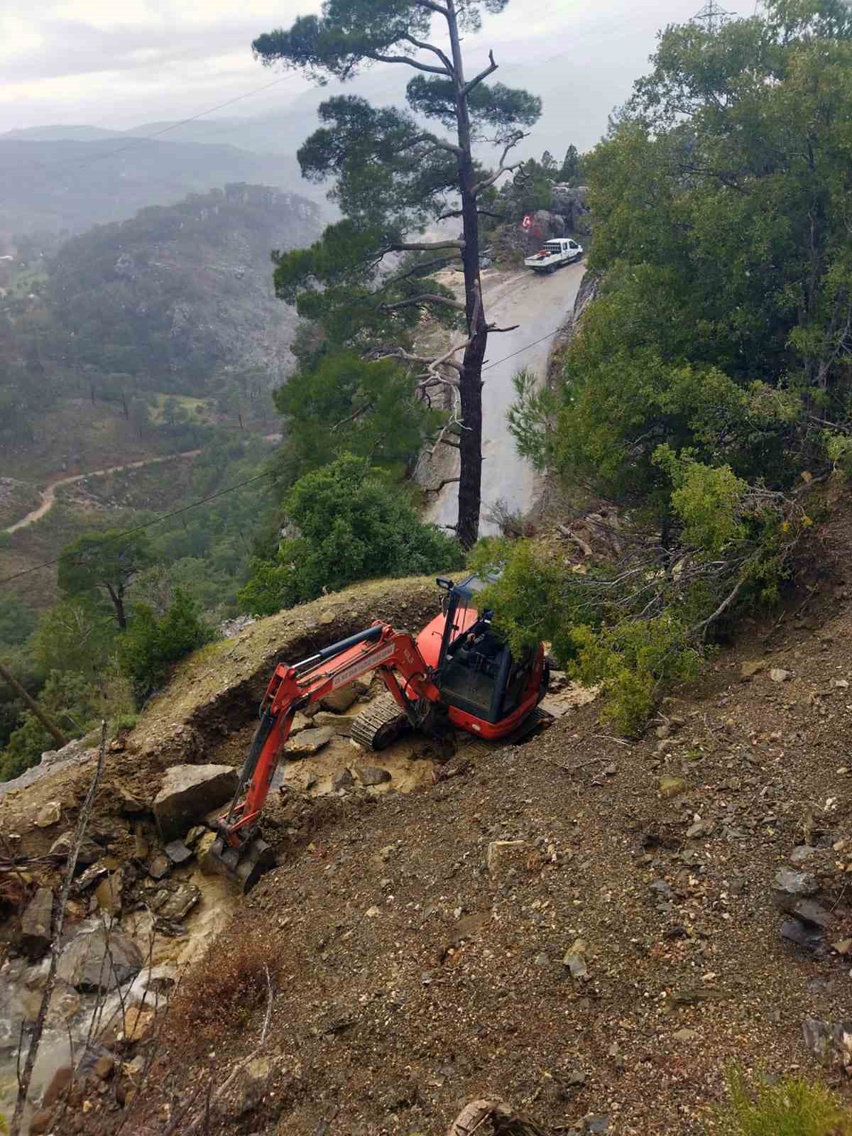 MUSKİ, Muğla genelinde etkili olan yoğun yağışlara anında m&uuml;dahale ediyor
