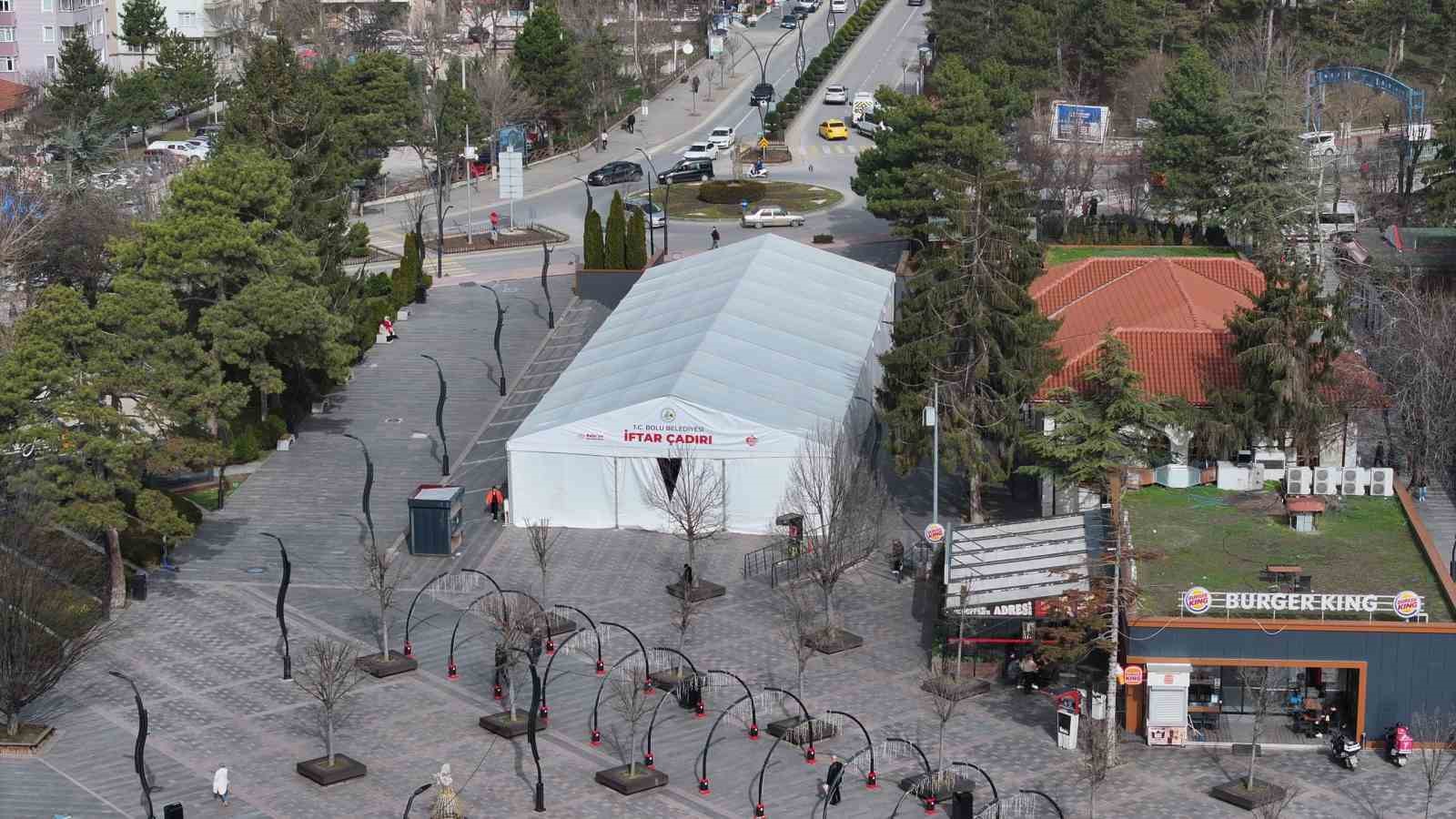 Bolu&rsquo;da iftar &ccedil;adırı kent meydanına kuruldu
