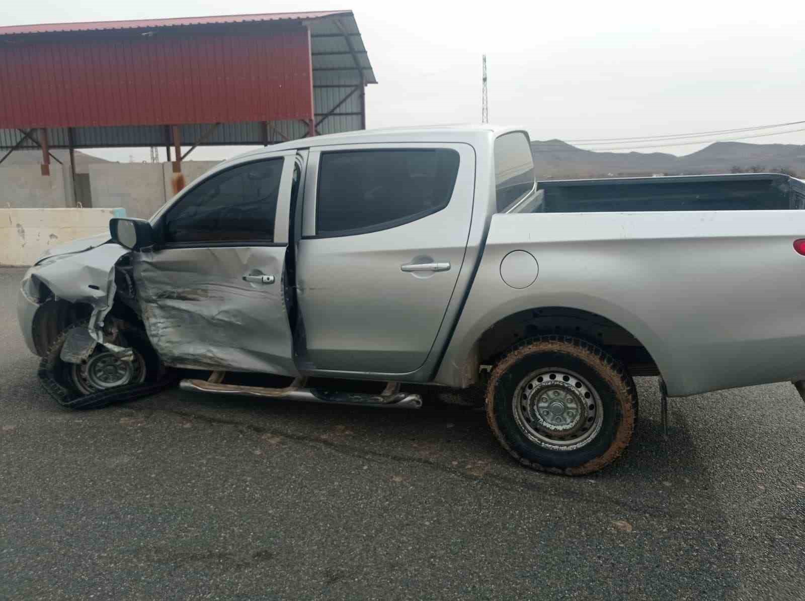 Gerc&uuml;ş&rsquo;te &ccedil;arpışan ara&ccedil;lardan burunları bile kanamadan kurtuldular
