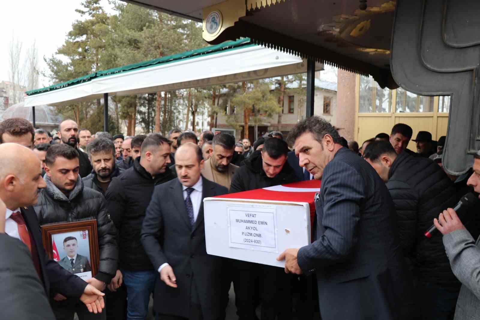 Uzman Çavuş Muhammet Emin Akyol, son yolculuğuna uğurlandı