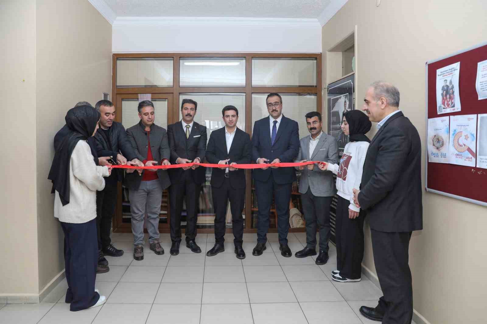 Gen&ccedil;&rsquo;te &ouml;ğrenciler i&ccedil;in modern ve donanımlı k&uuml;t&uuml;phane hizmete a&ccedil;ıldı
