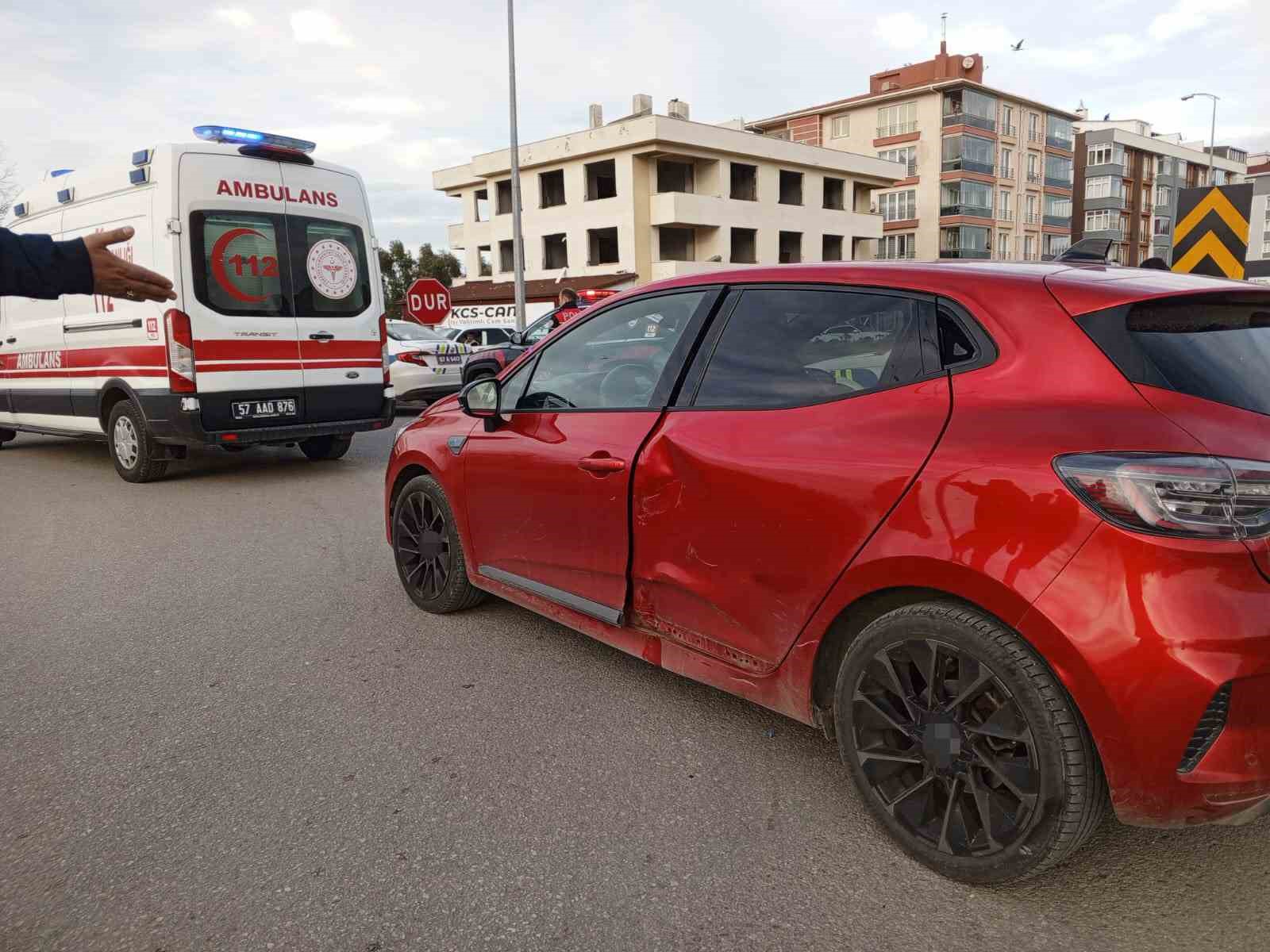 Sinop’ta motosiklet ile otomobil çarpıştı: 1 yaralı