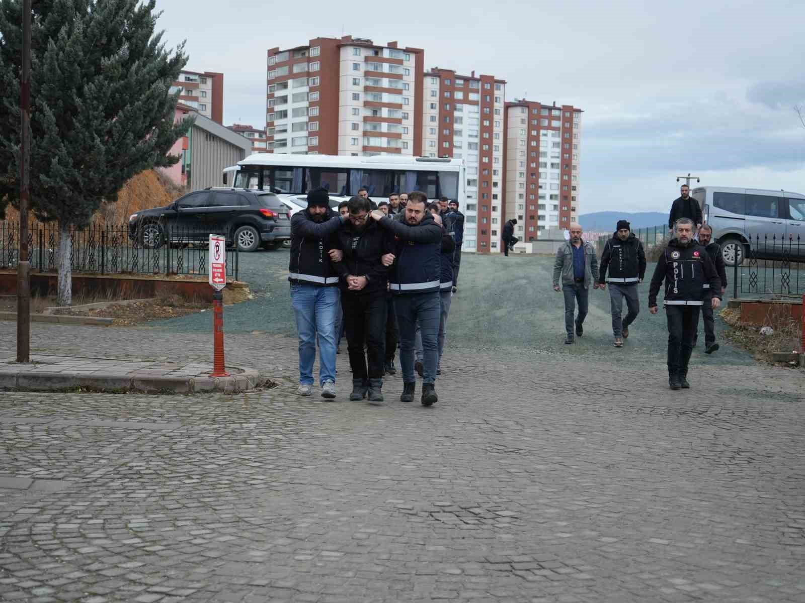 Kastamonu&rsquo;daki uyuşturucu operasyonunda 3 tutuklama
