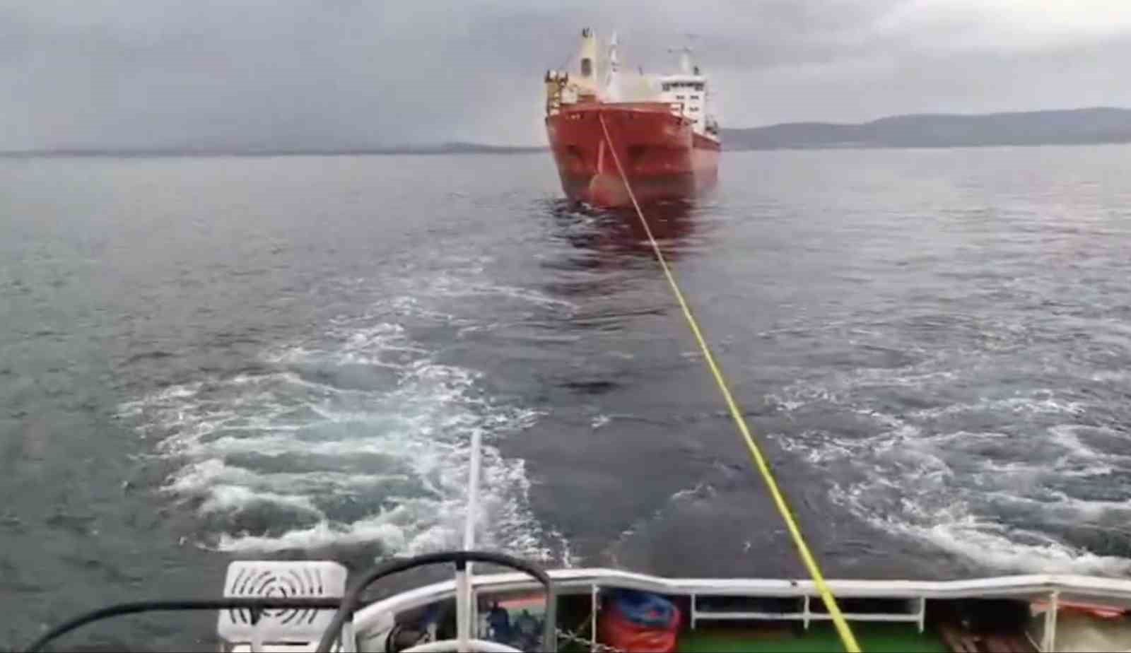 Çanakkale Boğazı’ndan geçen kuru yük gemisi makine arızası yaptı