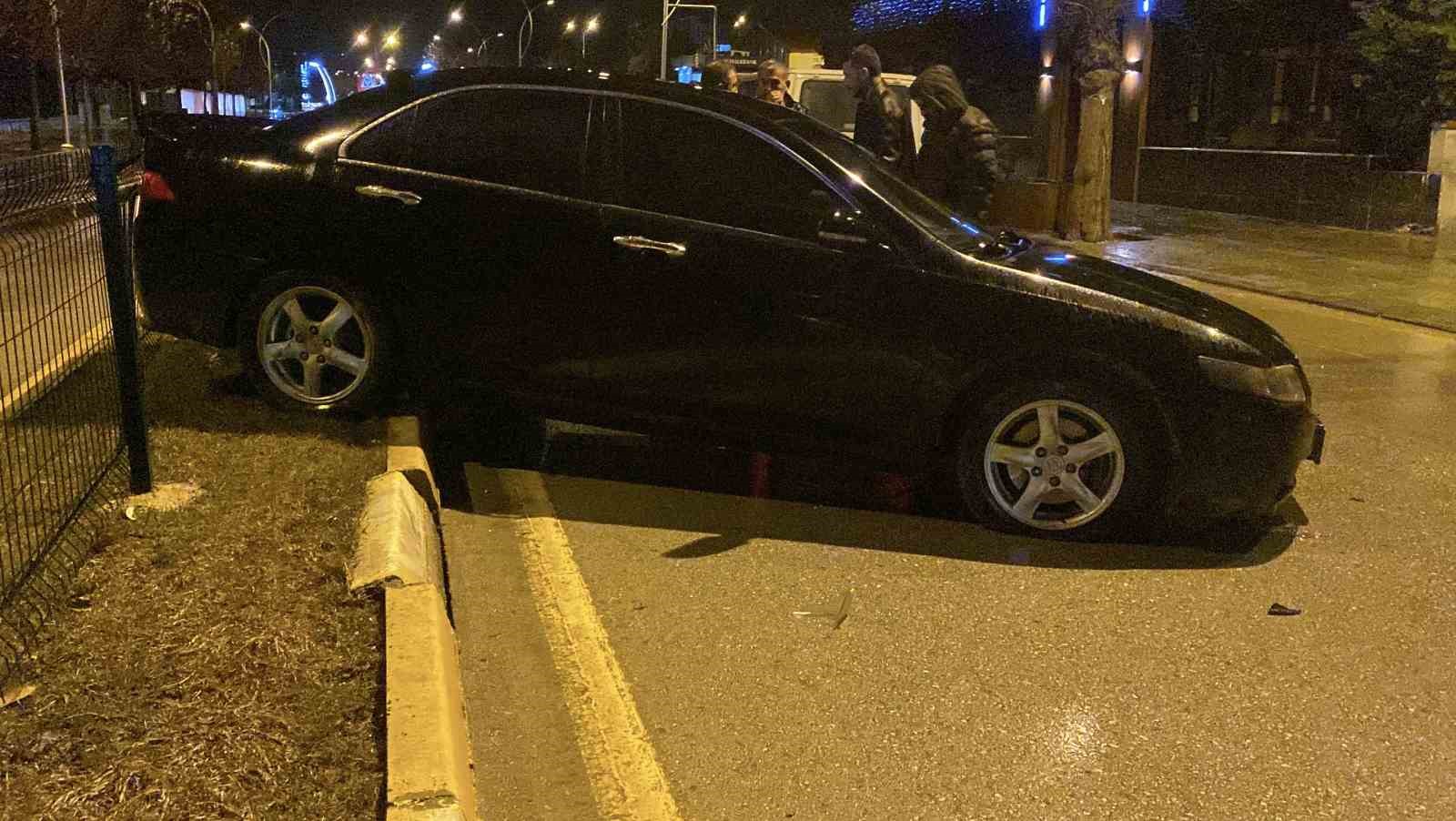 &Ccedil;orum&rsquo;da iki otomobil &ccedil;arpıştı: Anne ve oğlu yaralandı
